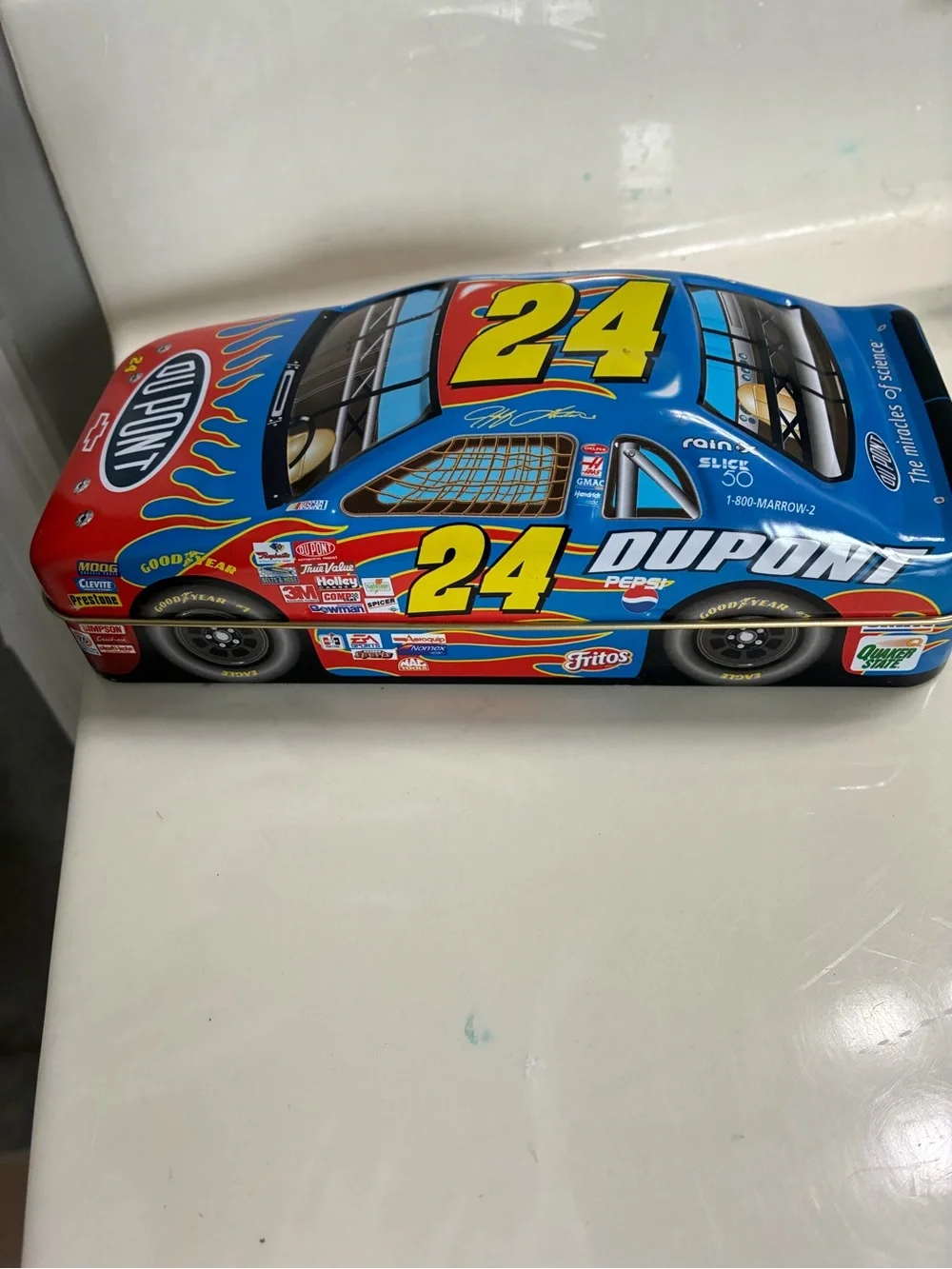 Officially licensed Jeff Gordon #24 DuPont NASCAR collectible car candy tin